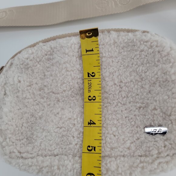Lole Fleece Crossbody Belt Bag – Cream – Good Condition - Picture 9 of 10